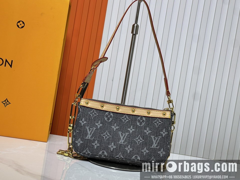 1:1 Replica Louis Vuitton Bags Pochette Acc M13404 22x13x4cm ss3