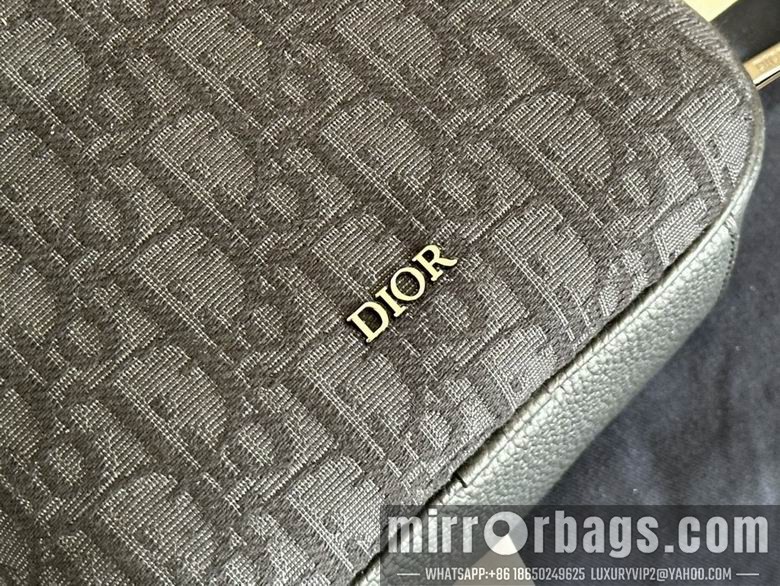 1:1 Replica Louis Vuitton Bags 93915 17X26X8cm WP 2colour