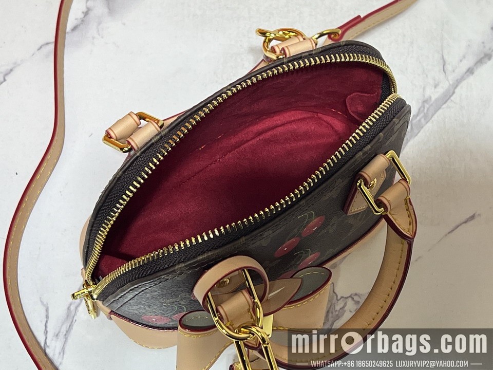 1:1 Replica Louis Vuitton Bags M82717 18x12x8cm ss3