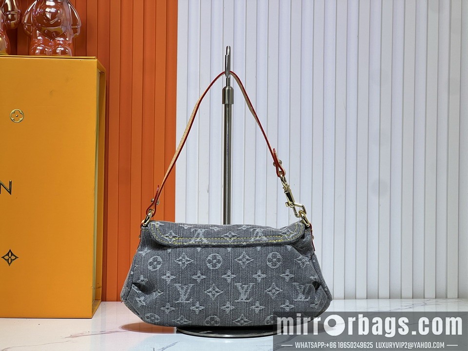 1:1 Replica Louis Vuitton Bags M44470 26x17x7cm ss1
