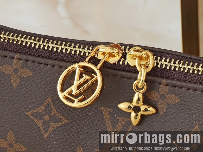 1:1 Replica Louis Vuitton Bags Sevres M12174 25x13x5cm ss7