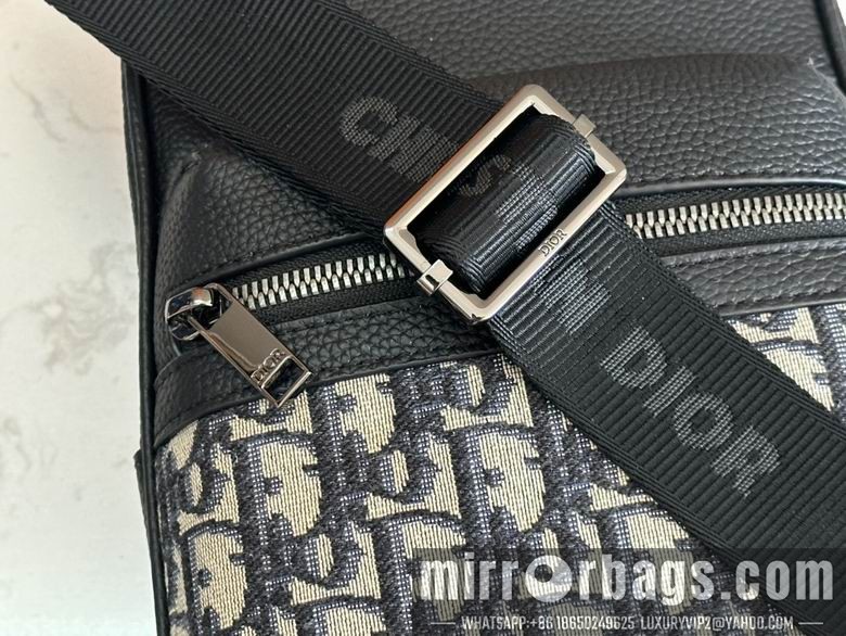 1:1 Replica Louis Vuitton Bags 93915 17X26X8cm WP 2colour