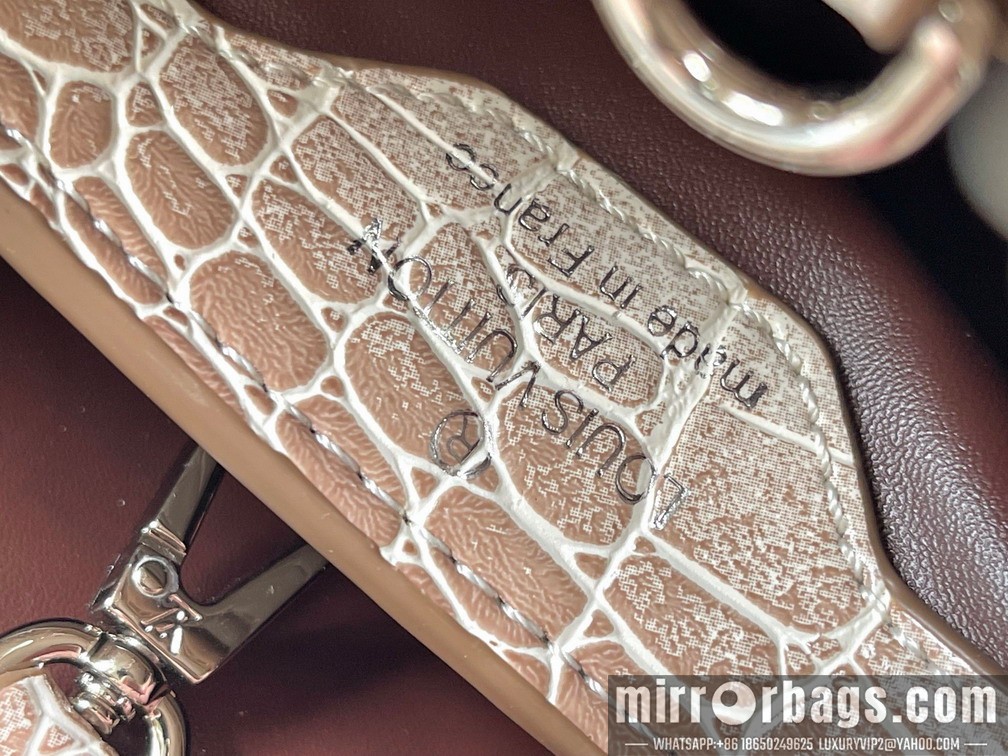 1:1 Replica Louis Vuitton Bags Cap 98177 27x18x9cm ss