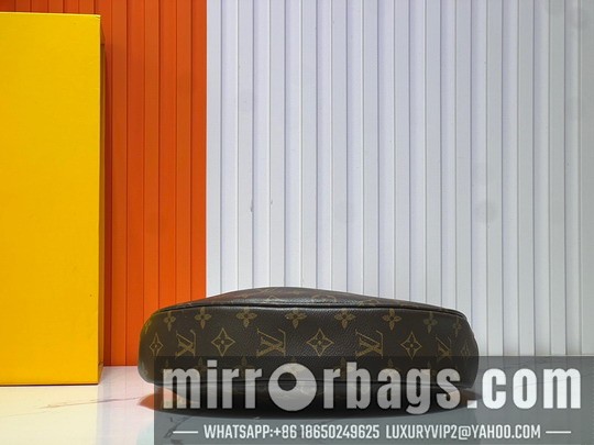 1:1 Replica Louis Vuitton Bags Loop M12939 22x9x33cm ss