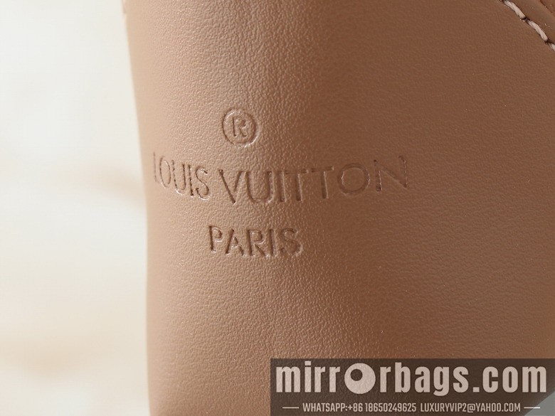 1:1 Replica Louis Vuitton Bags Sevres M12174 25x13x5cm ss5