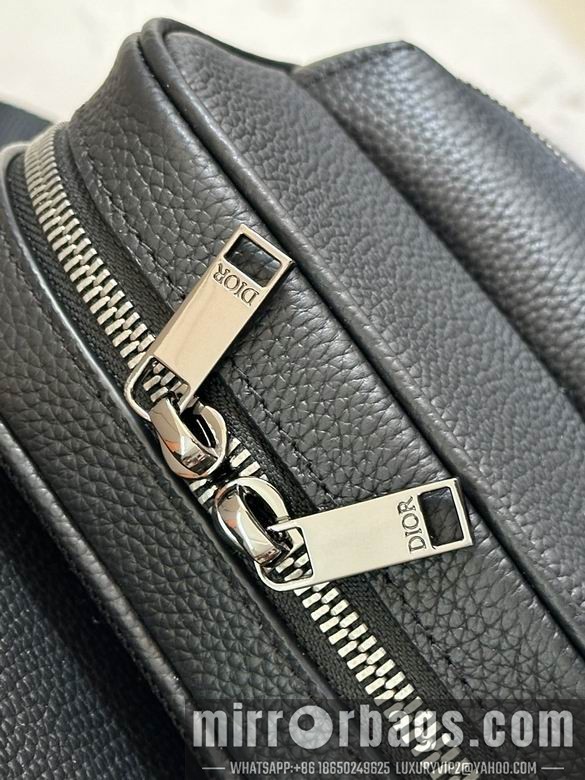 1:1 Replica Louis Vuitton Bags 93915 17X26X8cm WP 2colour
