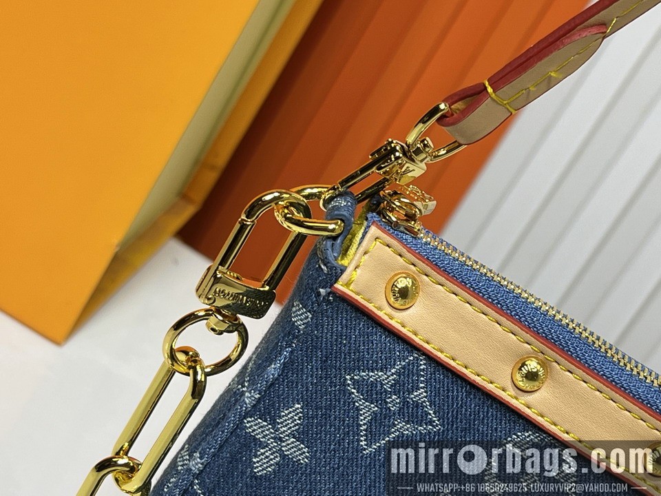 1:1 Replica Louis Vuitton Bags Pochette Acc M13404 22x13x4cm ss2