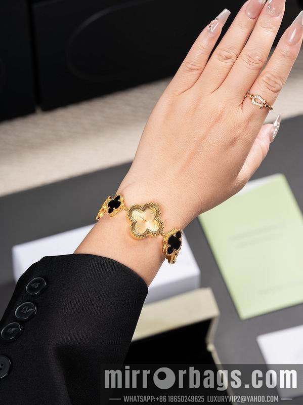 Replica Van Cleef & Arpels 27mm 080605 Watch