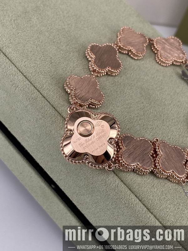 Replica Van cleef & Arpels 22.4mm 010502 Watch