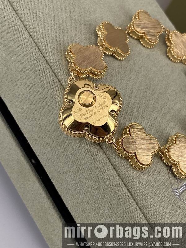 Replica Van cleef & Arpels 22.4mm 010502 Watch