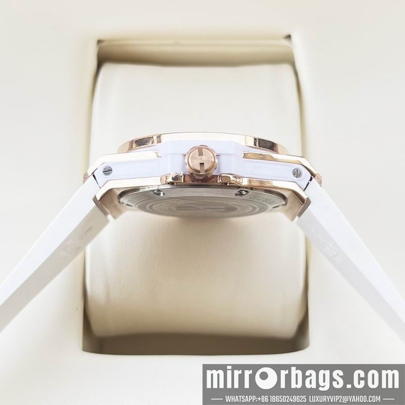 Replica Hublot 33mm 110303 Watch