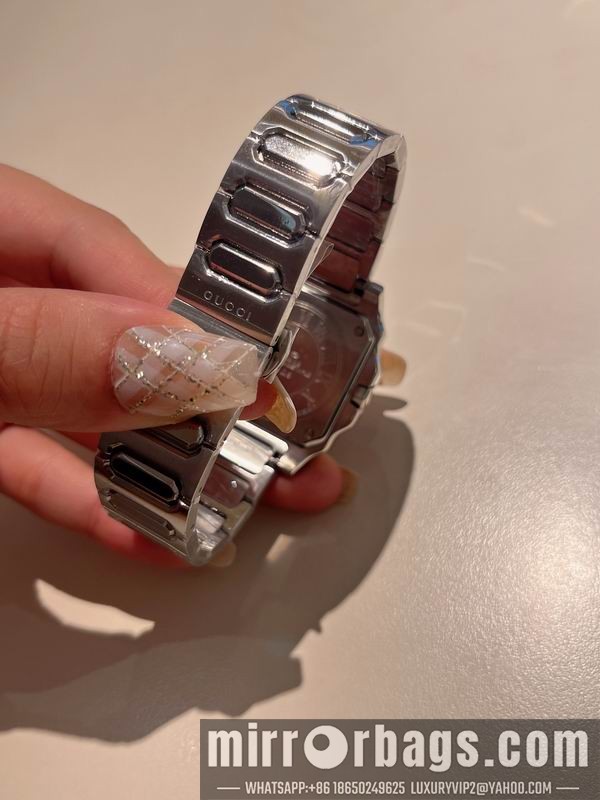 Replica Gucci man36mm woman30mm 071011 Watch