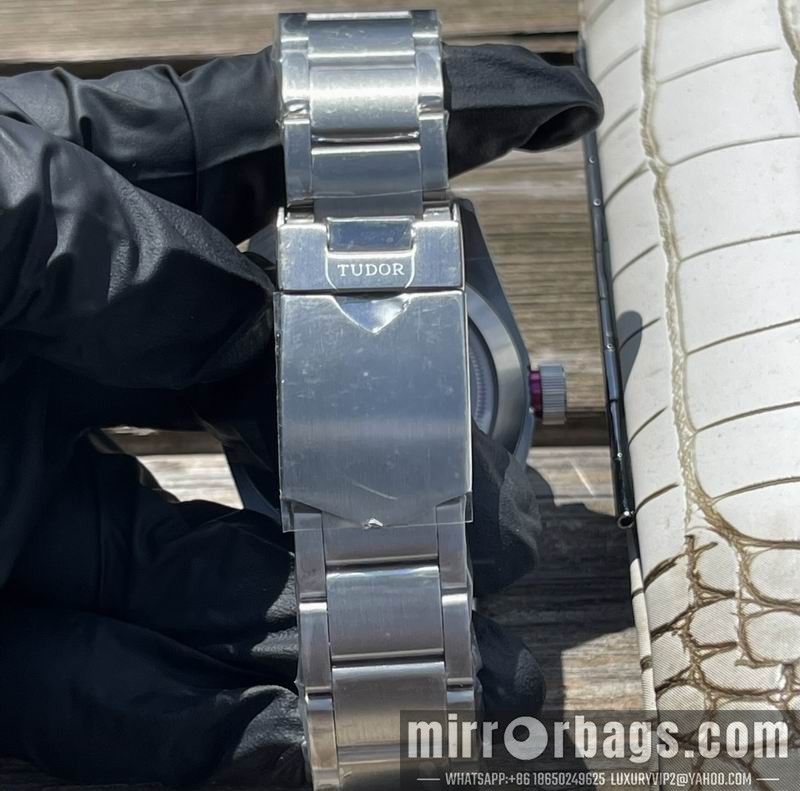 Replica Tudor 42mm 122810 Watch