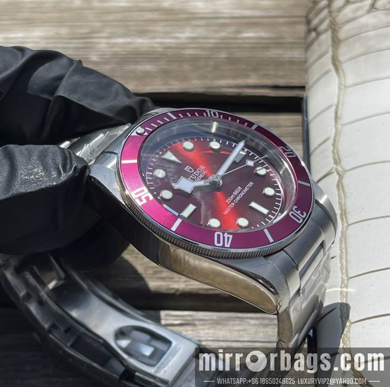 Replica Tudor 42mm 122810 Watch