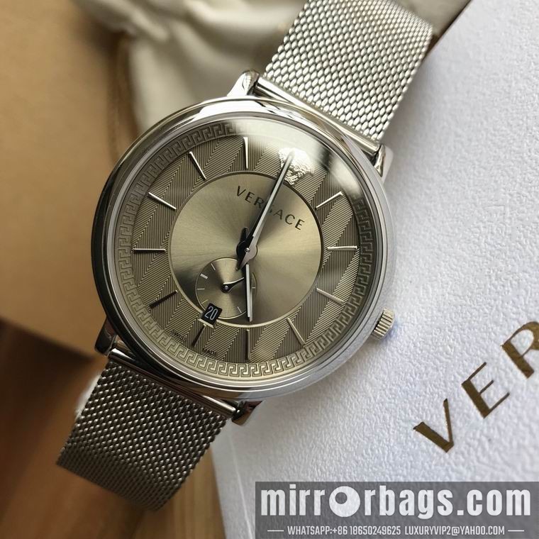 Replica Versace men 42mm M04 Watch