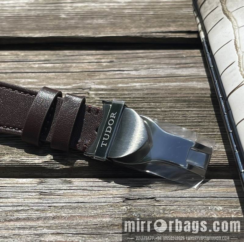 Replica Tudor 42mm 122810 Watch