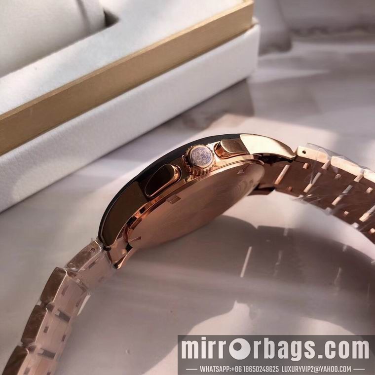 Replica Versace men 42mm M06 Watch