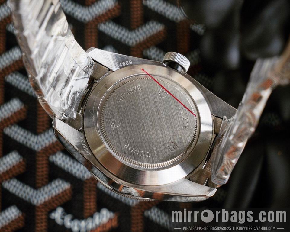 Replica Tudor watch 111003 Watch