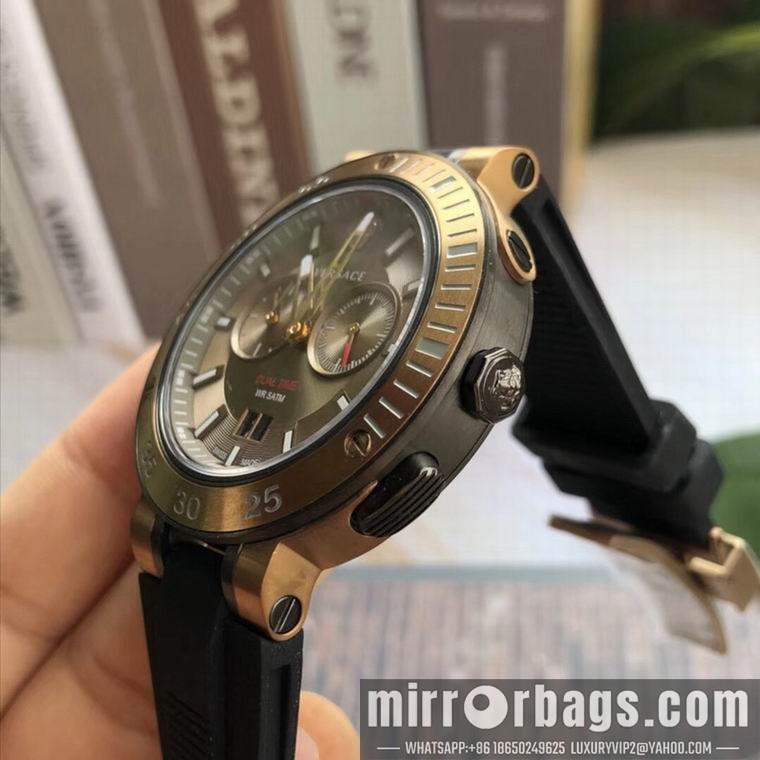 Replica Versace men 44mm M05 Watch