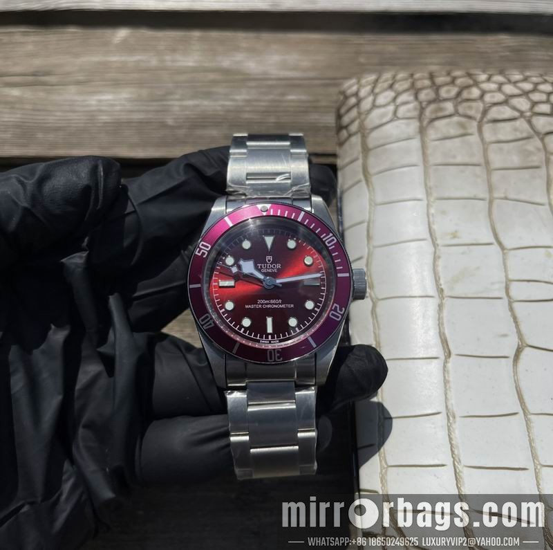 Replica Tudor 42mm 122810 Watch