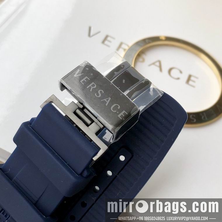 Replica Versace men 44mm M05 Watch