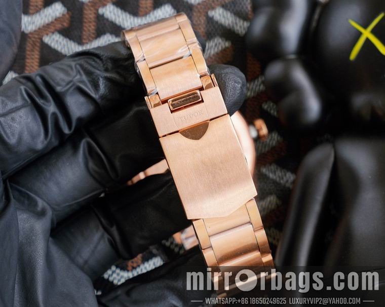 Replica Tudor 42mm men M02 Watch