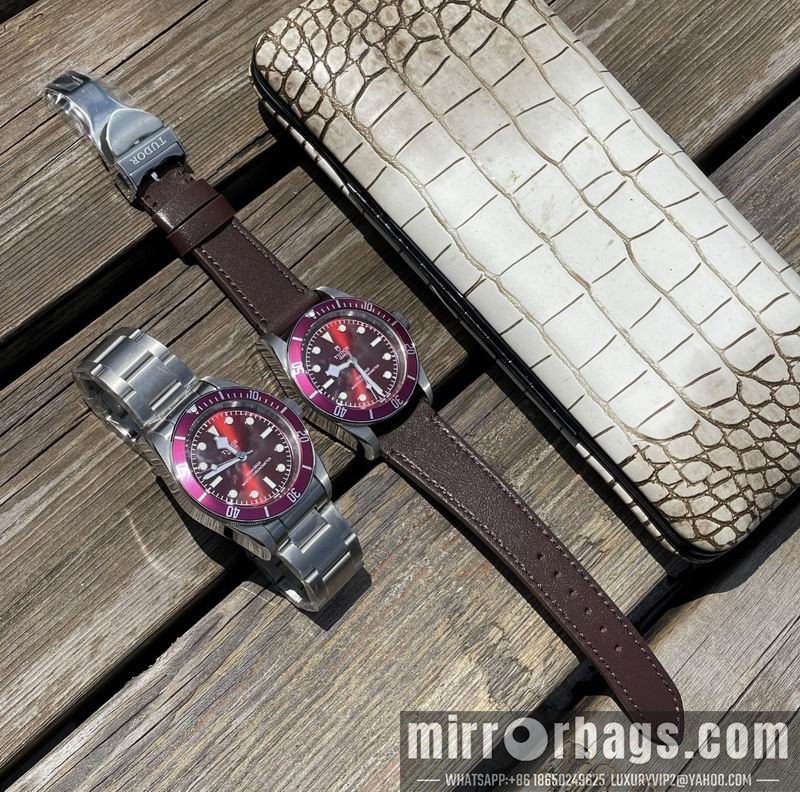 Replica Tudor 42mm 122810 Watch