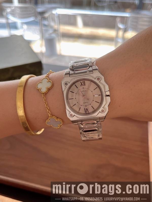 Replica Gucci man36mm woman30mm 071010 Watch