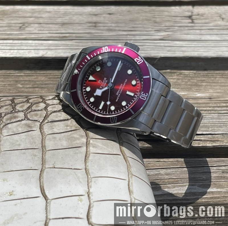 Replica Tudor 42mm 122810 Watch