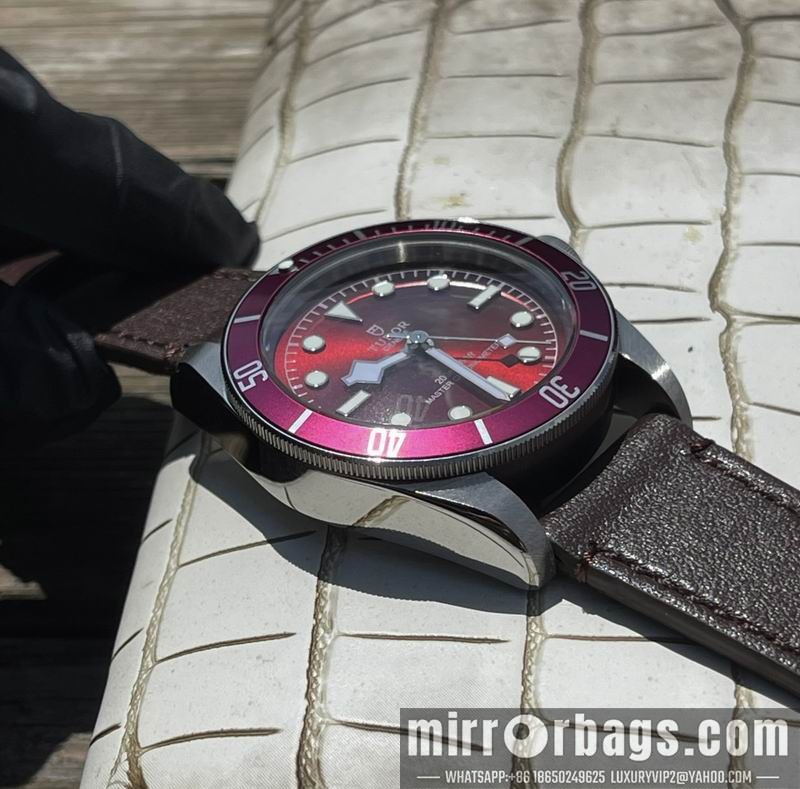 Replica Tudor 42mm 122810 Watch