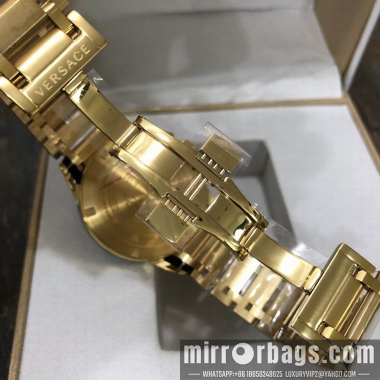 Replica Versace men 42mm M06 Watch
