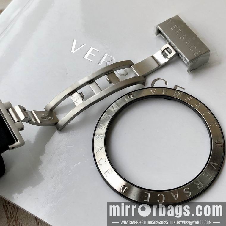 Replica Versace men 44mm M05 Watch