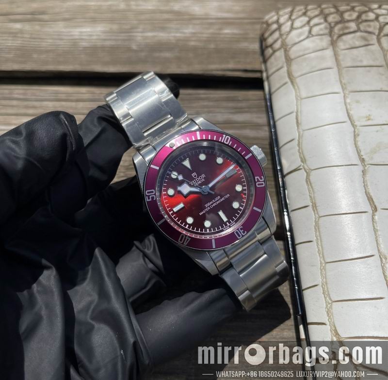 Replica Tudor 42mm 122810 Watch