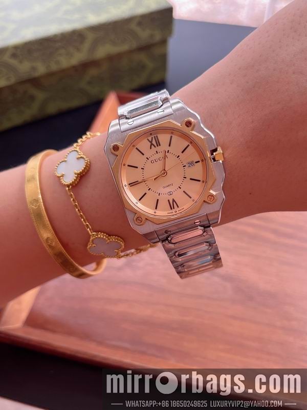 Replica Gucci man36mm woman30mm 071010 Watch