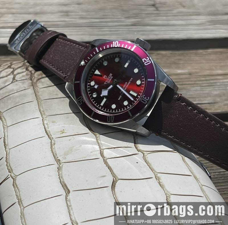 Replica Tudor 42mm 122810 Watch