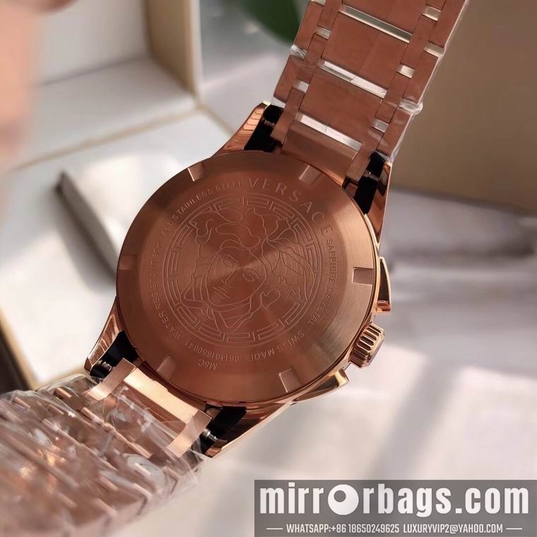 Replica Versace men 42mm M06 Watch