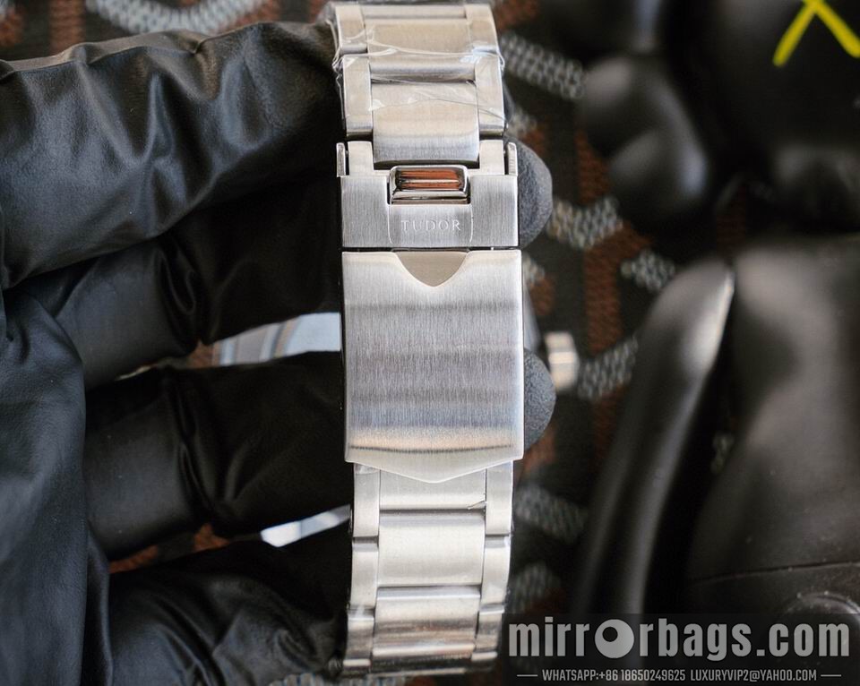 Replica Tudor watch 111003 Watch