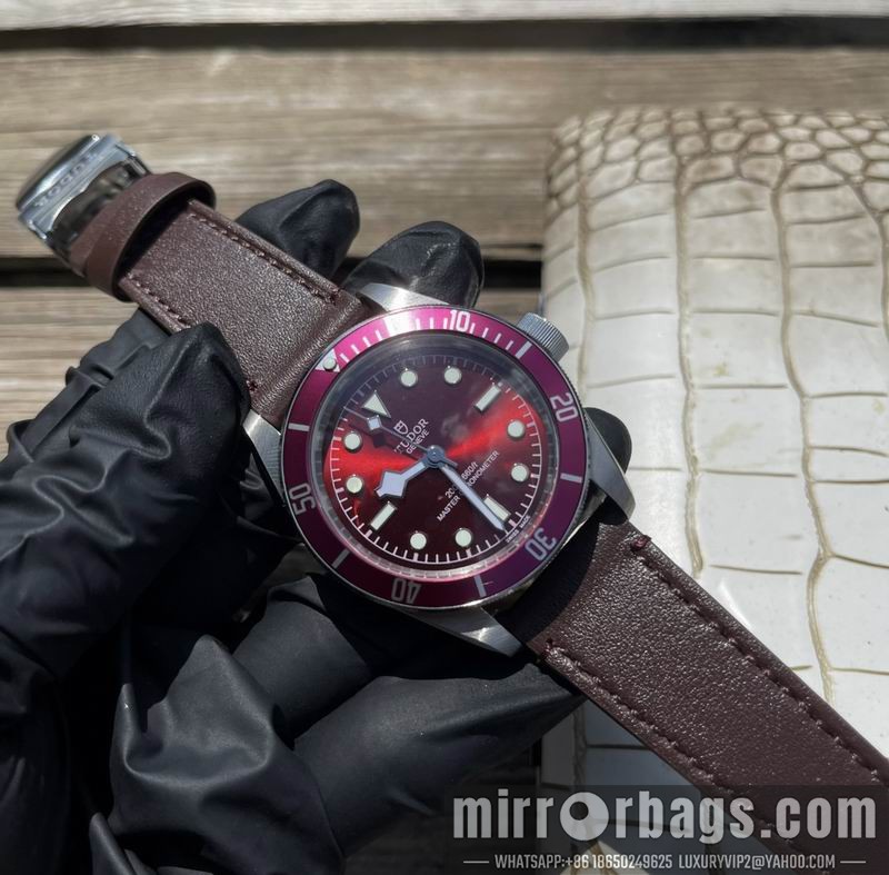 Replica Tudor 42mm 122810 Watch