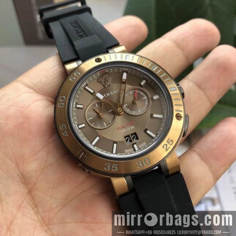Replica Versace men 44mm M05 Watch