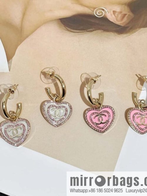 ❗️New ❗️ Chanel stud earrings ☀️ new ☑️ Chanel c2 double c peach heart love stud earrings ☀️