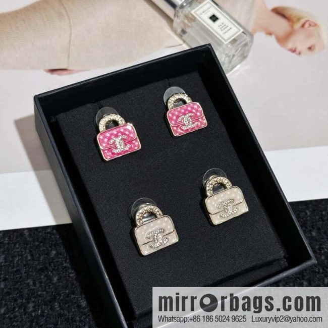 ❗️New ❗️ Chanel stud earrings ☀️ new ☑️ Chanel c1 double c diamond bag 👜 stud earrings ☀️