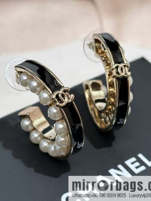 ❗️New ❗️ Chanel stud earrings ☀️ new ☑️ Chanel double c semi-round pearl stud earrings ☀️