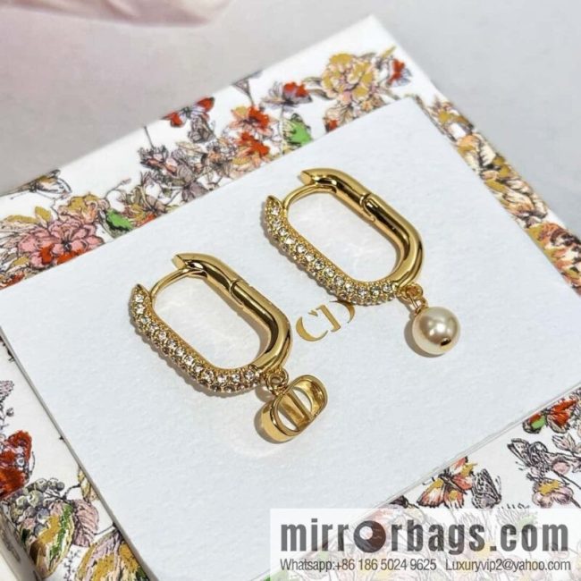 New ☑️ DIOR CD pearl stud earrings