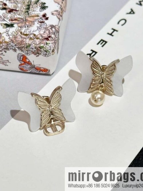New ☑️ DIOR butterfly pearl stud earrings