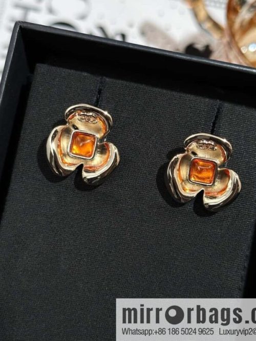 ❗️New ❗️ Chanel stud earrings ☀️ new ☑️ Chanel C1 double c camellia stud earrings ☀️