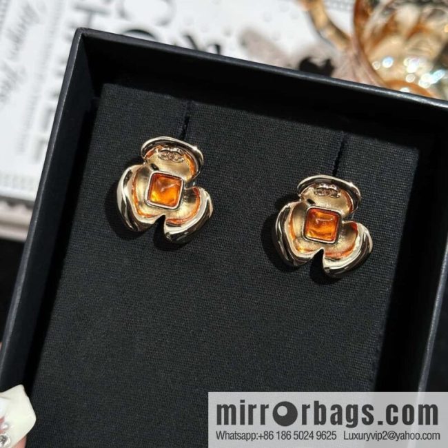 ❗️New ❗️ Chanel stud earrings ☀️ new ☑️ Chanel C1 double c camellia stud earrings ☀️