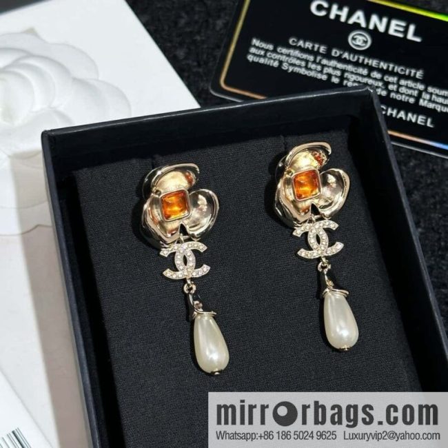 ❗️New ❗️ Chanel stud earrings ☀️ new ☑️ Chanel C3 double c camellia pearl stud earrings ☀️