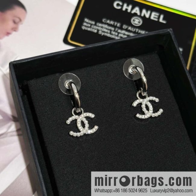 ❗️New ❗️ Chanel stud earrings ☀️ new ☑️ Chanel C2 double c pearl stud earrings ☀️