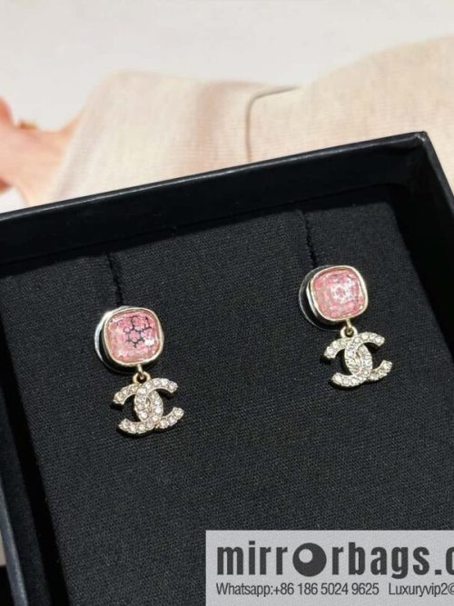 ❗️New ❗️ Chanel stud earrings ☀️ new ☑️ Chanel C2 double c pink four-leaf clover stud earrings ☀️