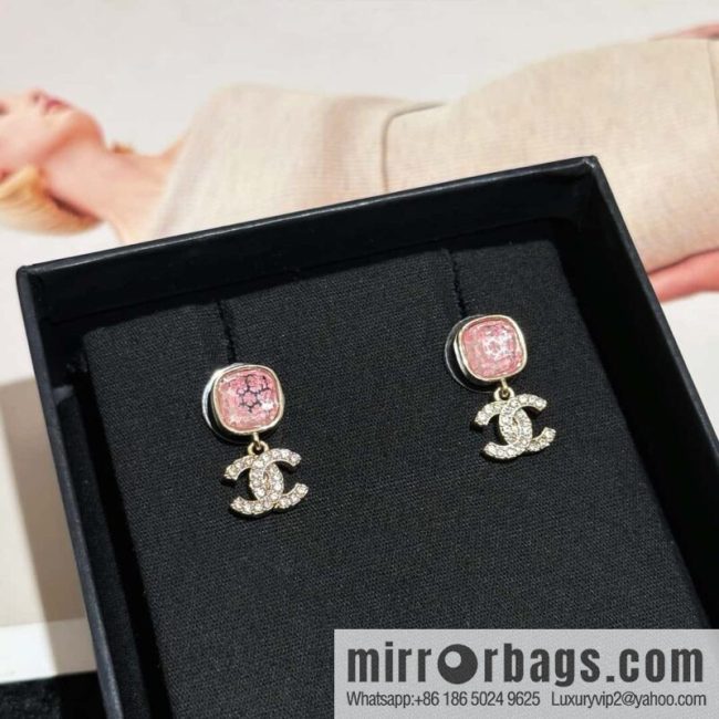 ❗️New ❗️ Chanel stud earrings ☀️ new ☑️ Chanel C2 double c pink four-leaf clover stud earrings ☀️